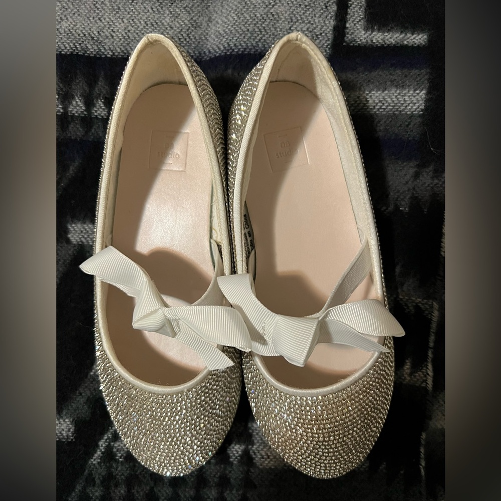Sparkling Silver Dress Shoes with Bow. Worn lightly, like new.